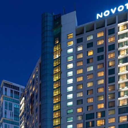 Novotel Manila Araneta City Hotel エクステリア 写真